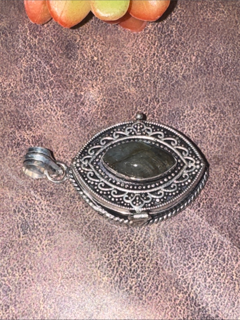 Labradorite Silver Locket - Picture 6 of 12